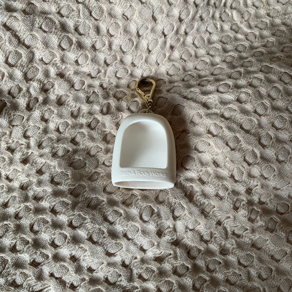 Bath& Body Works White Glitter Butterfly Hand Sanitizer Holder - Picture 4 of 5